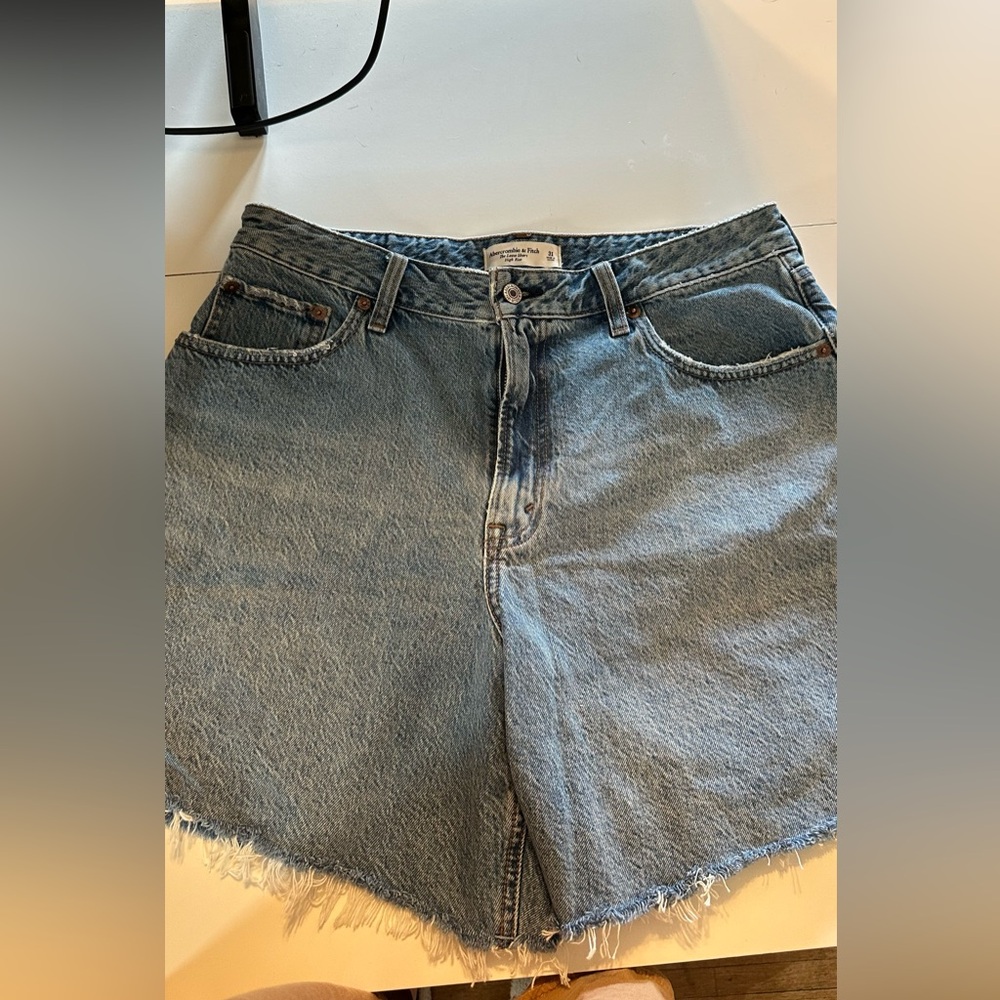 Abercrombie & Fitch the loose short high rise medium wash 31
